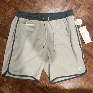 Vuori Banks Shorts NWT | Size: L